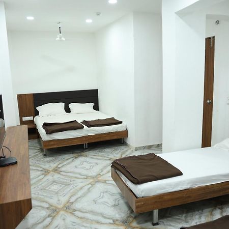 Hotel Aaram Kalupur Ahmedabad Exteriör bild