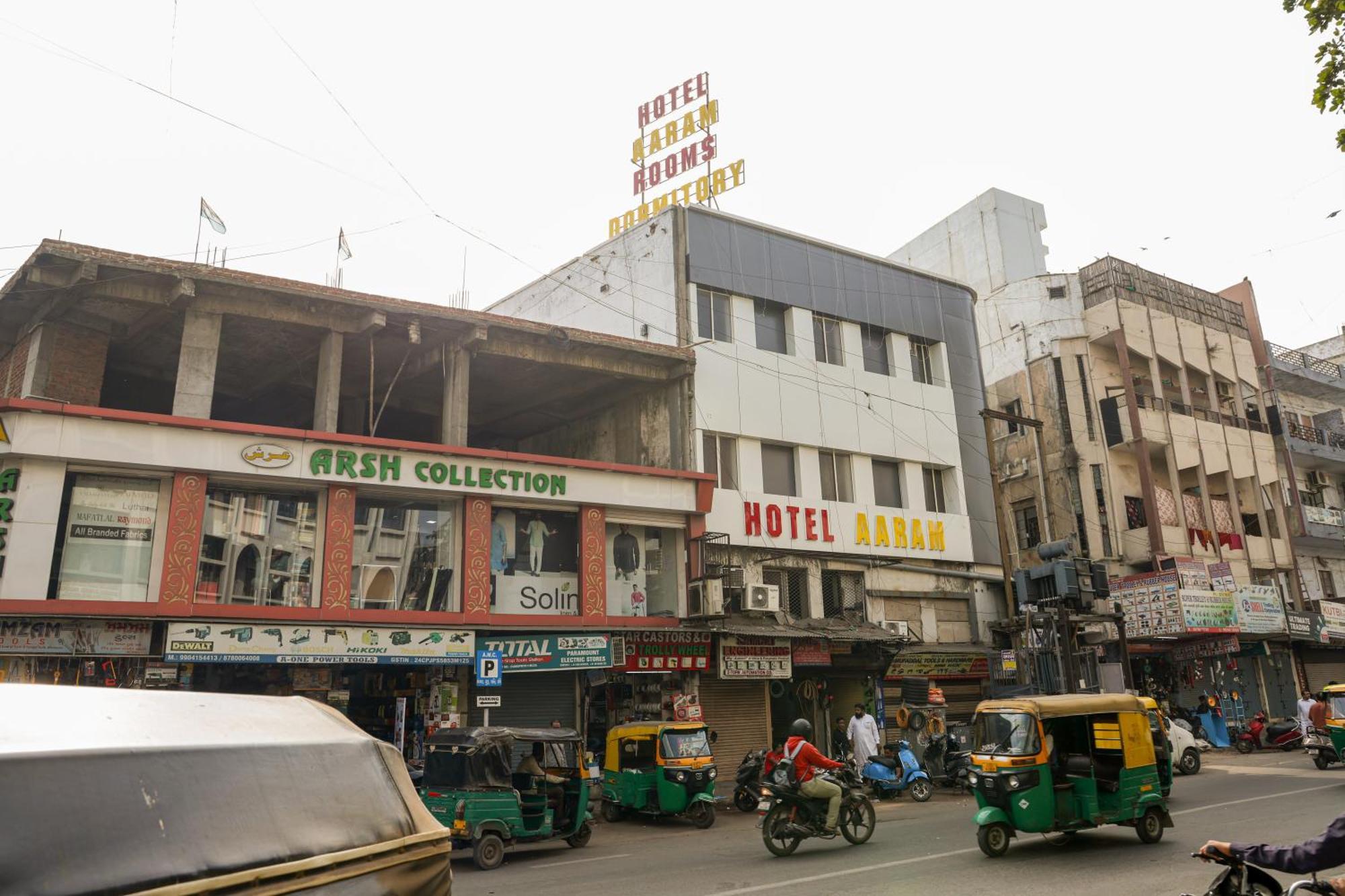 Hotel Aaram Kalupur Ahmedabad Exteriör bild