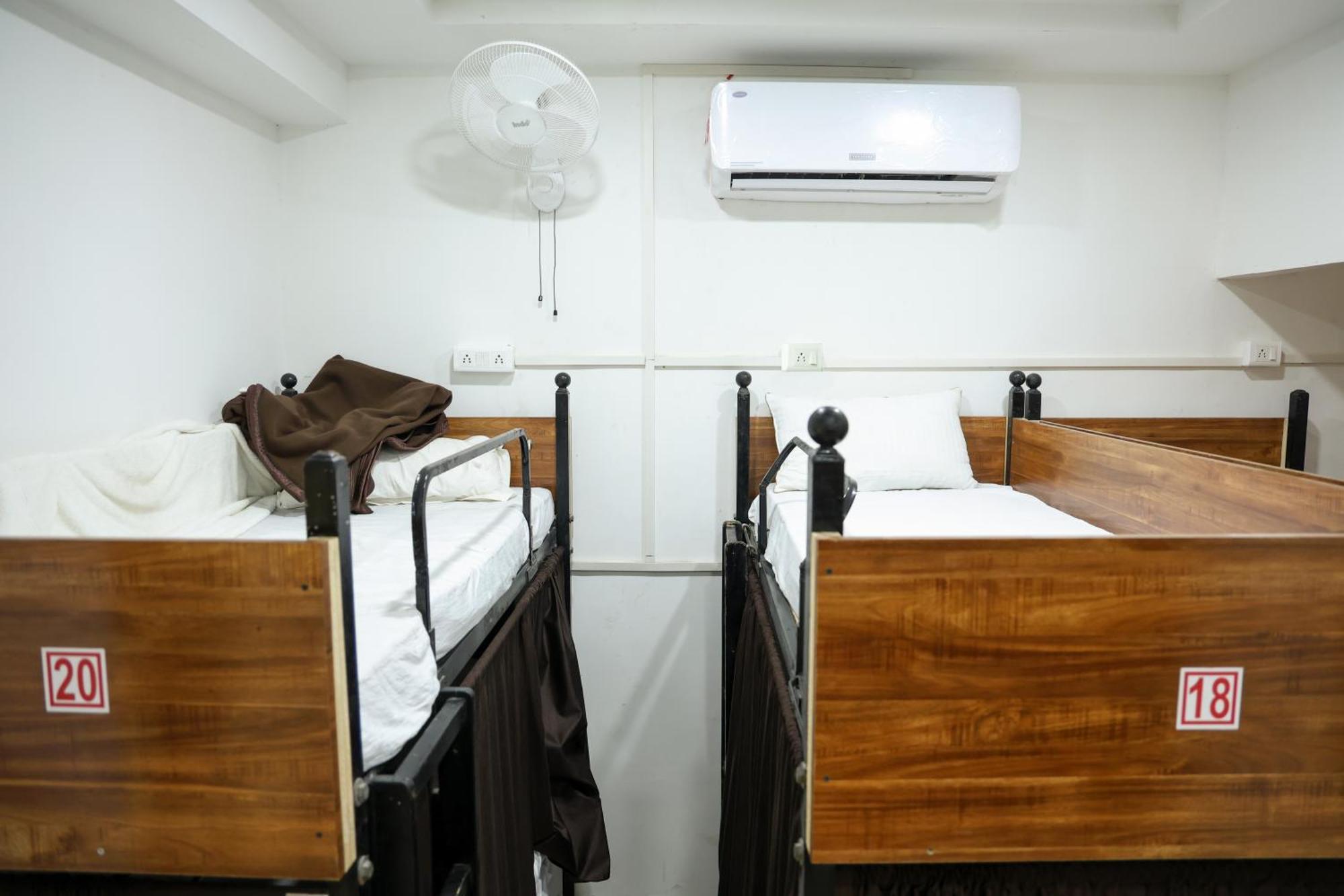 Hotel Aaram Kalupur Ahmedabad Exteriör bild