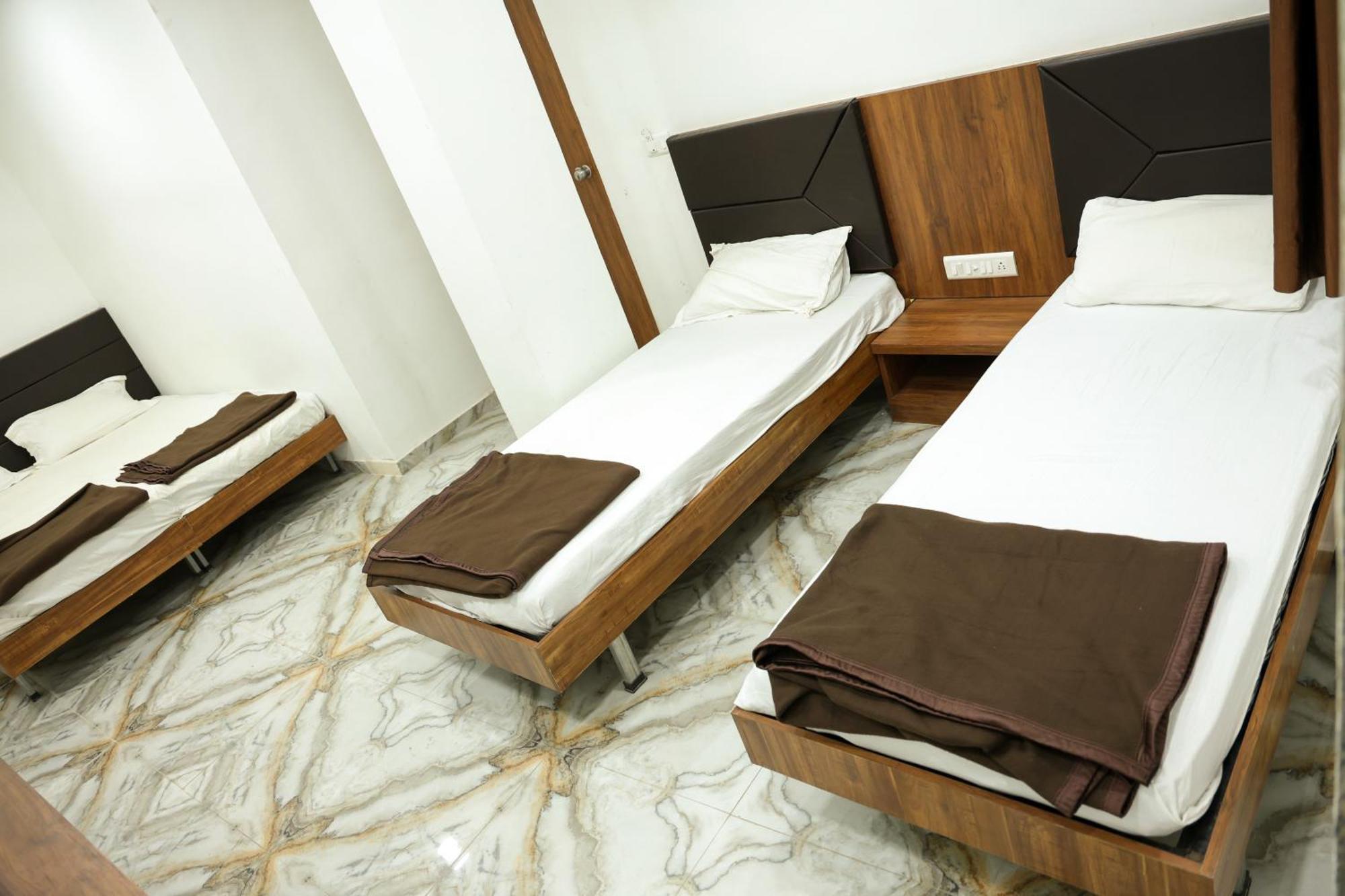 Hotel Aaram Kalupur Ahmedabad Exteriör bild