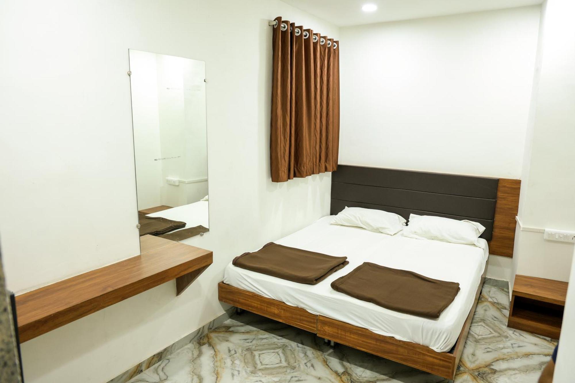 Hotel Aaram Kalupur Ahmedabad Exteriör bild