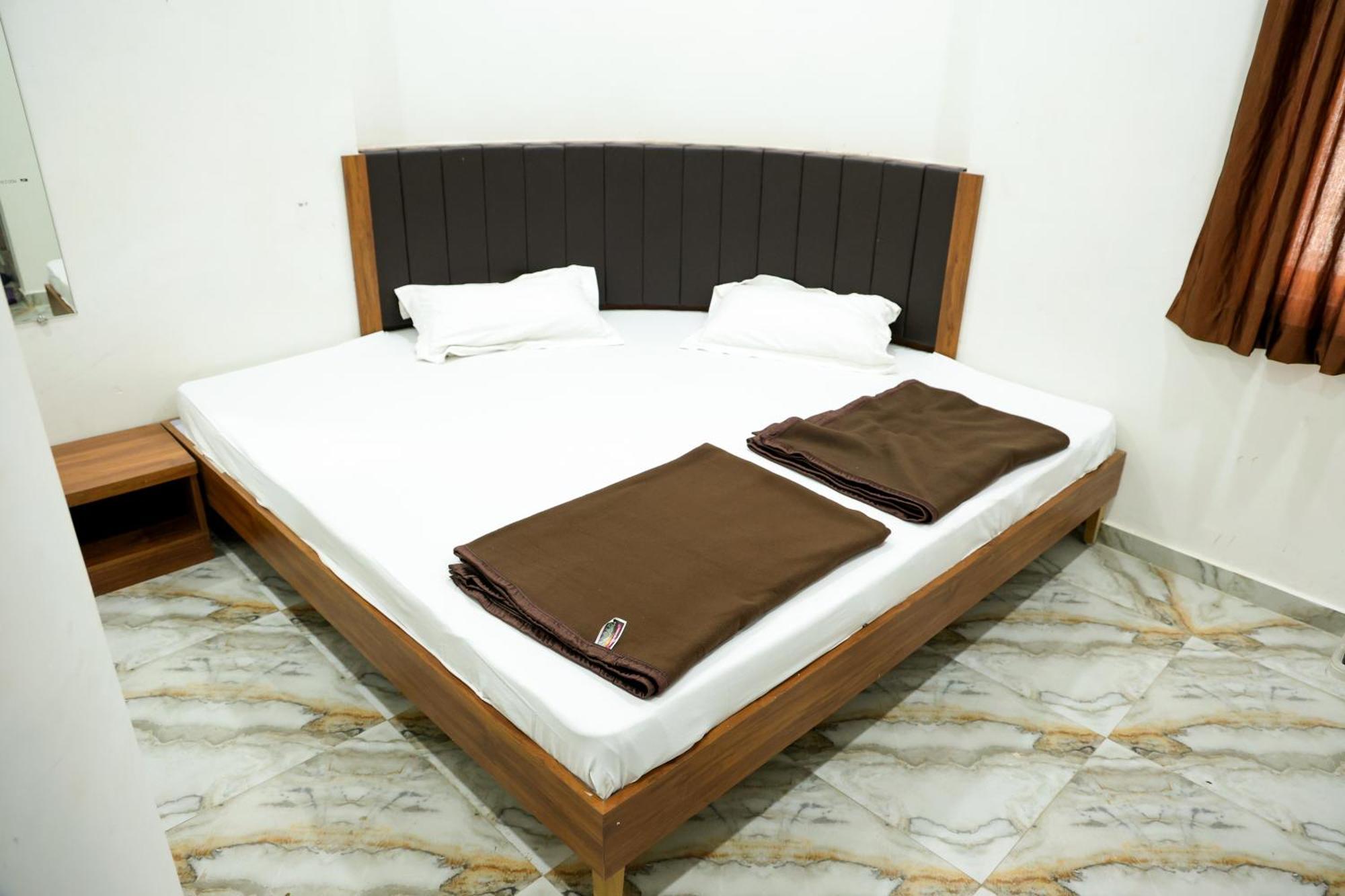 Hotel Aaram Kalupur Ahmedabad Exteriör bild