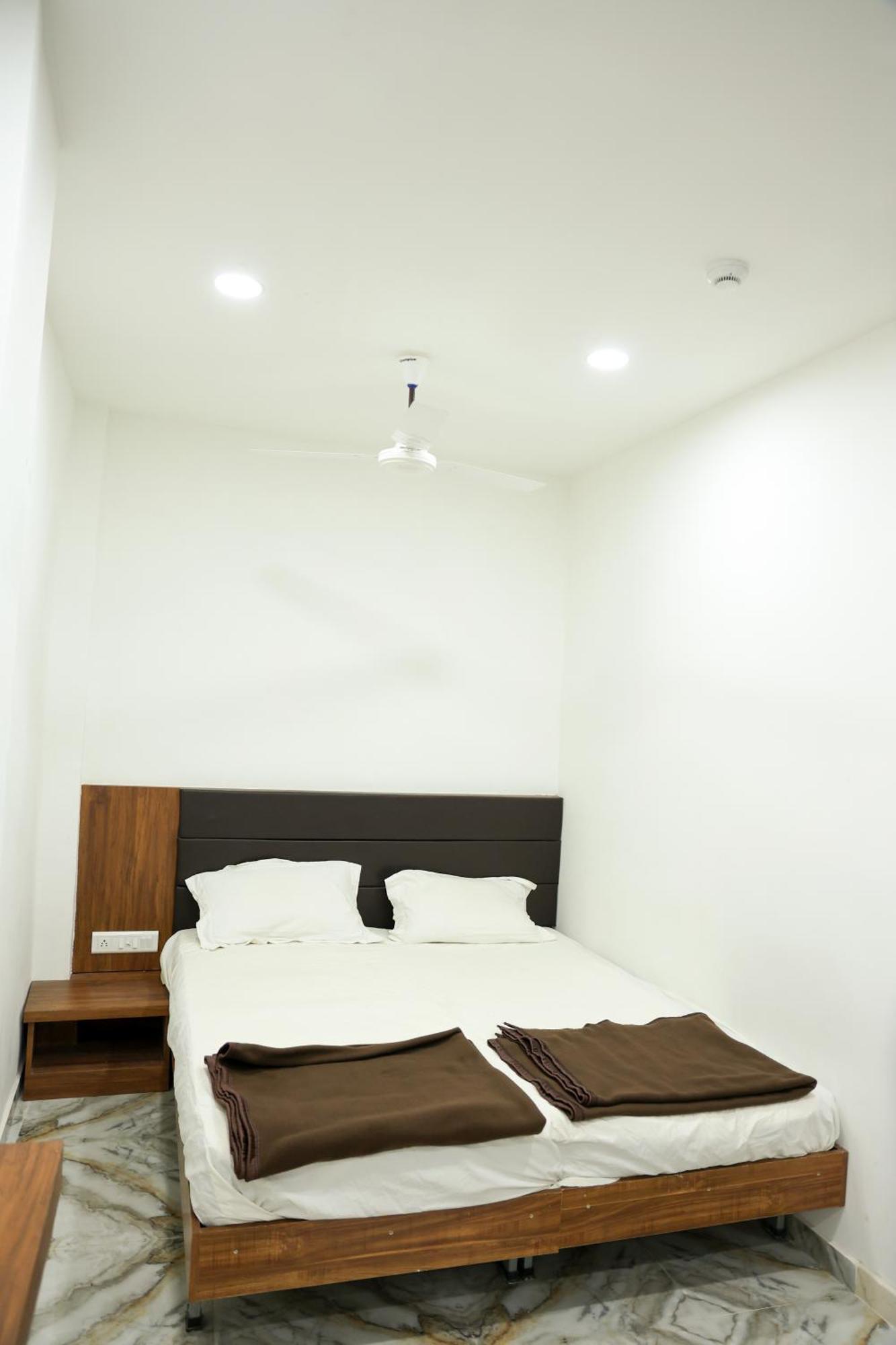 Hotel Aaram Kalupur Ahmedabad Exteriör bild
