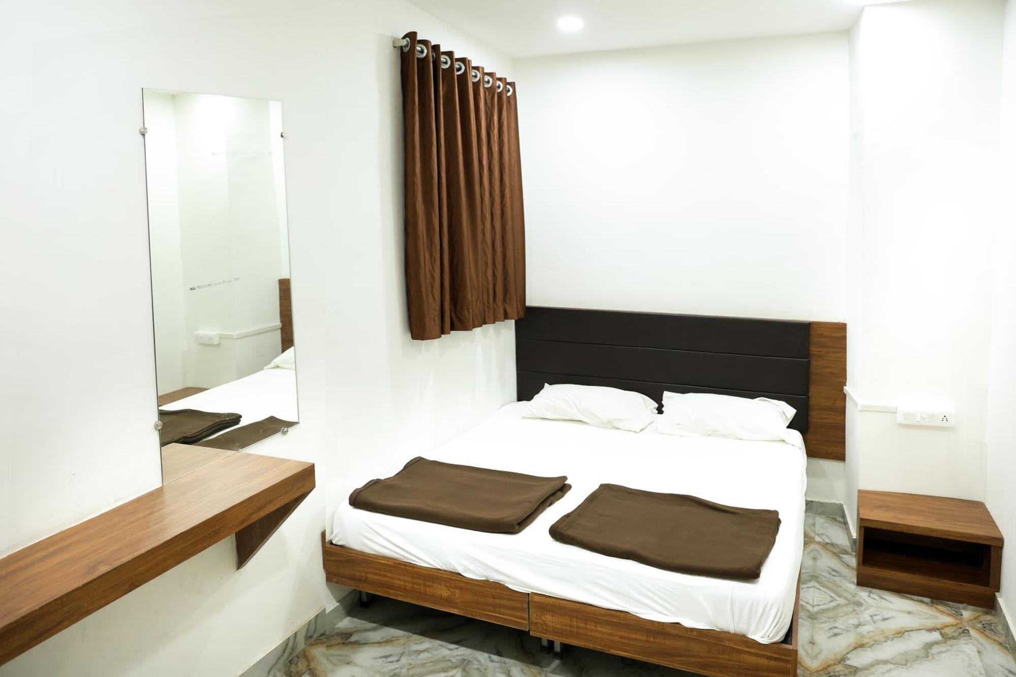 Hotel Aaram Kalupur Ahmedabad Exteriör bild