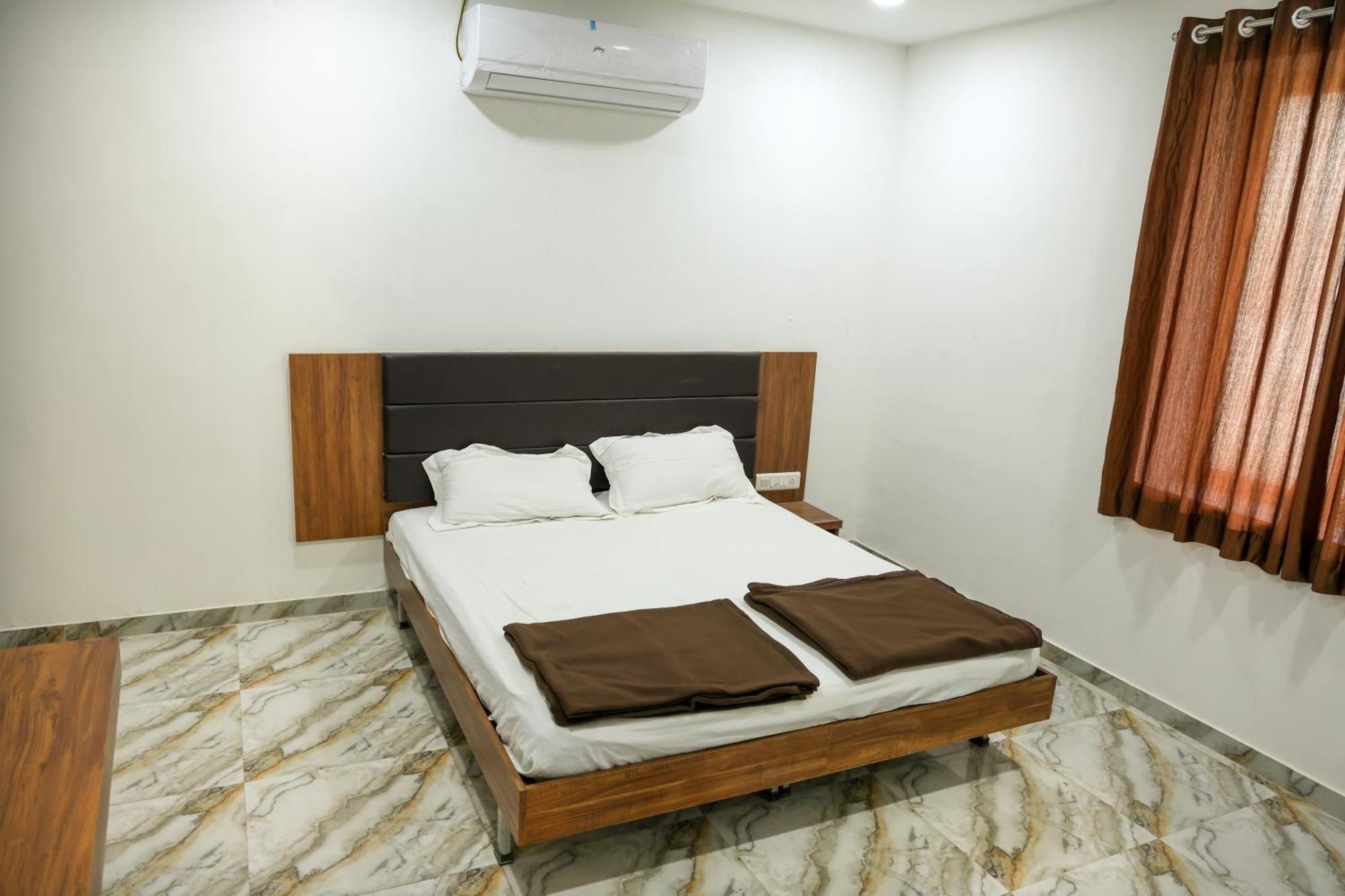 Hotel Aaram Kalupur Ahmedabad Exteriör bild