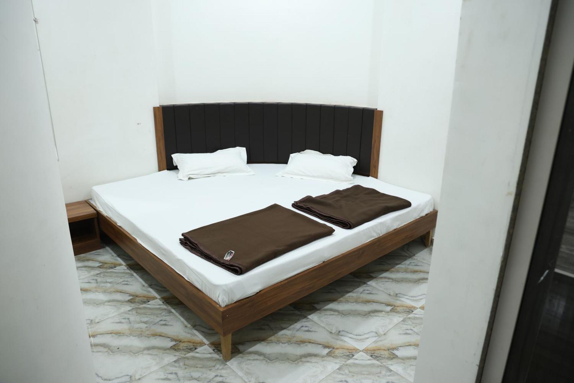 Hotel Aaram Kalupur Ahmedabad Exteriör bild