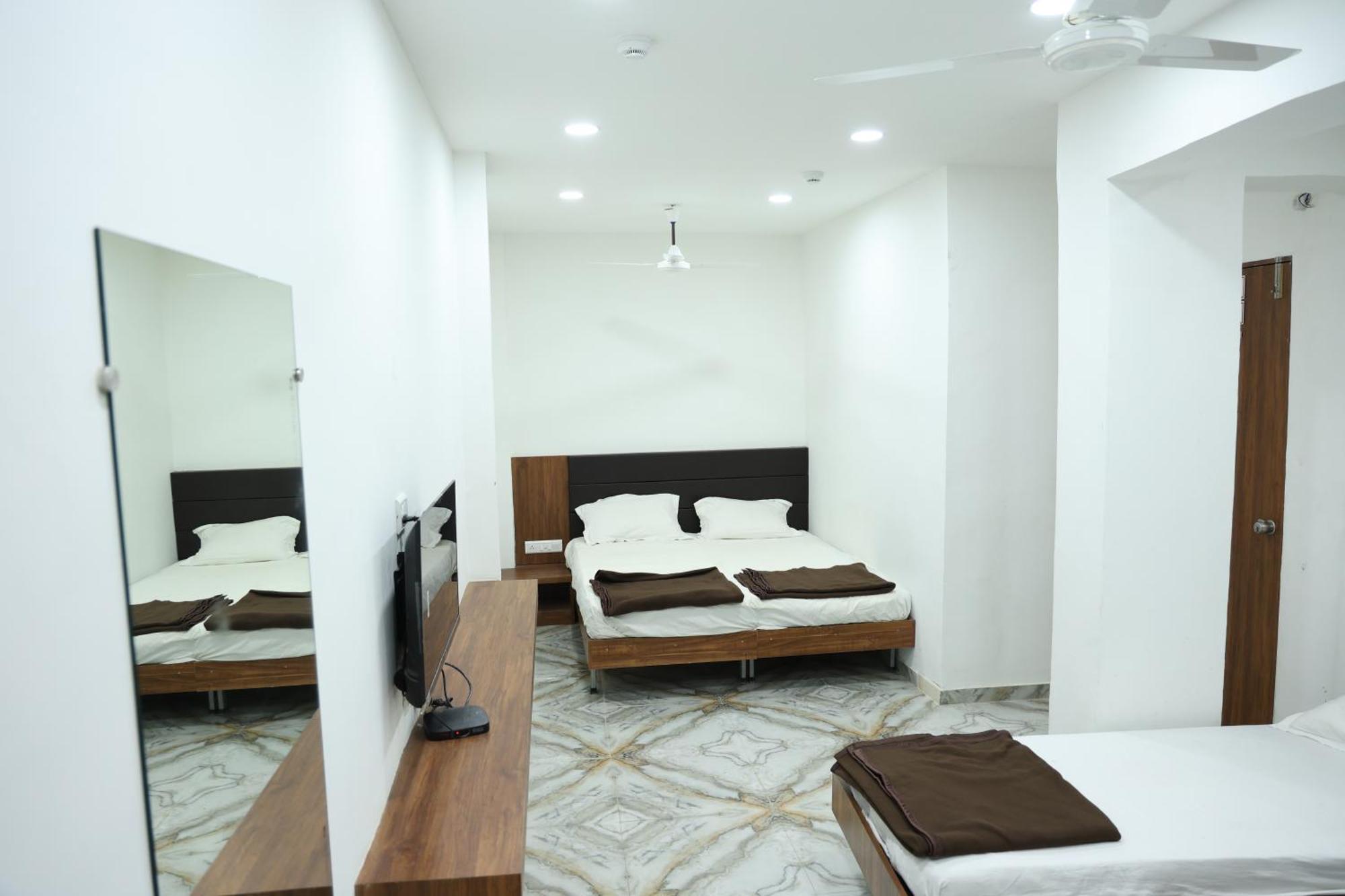 Hotel Aaram Kalupur Ahmedabad Exteriör bild