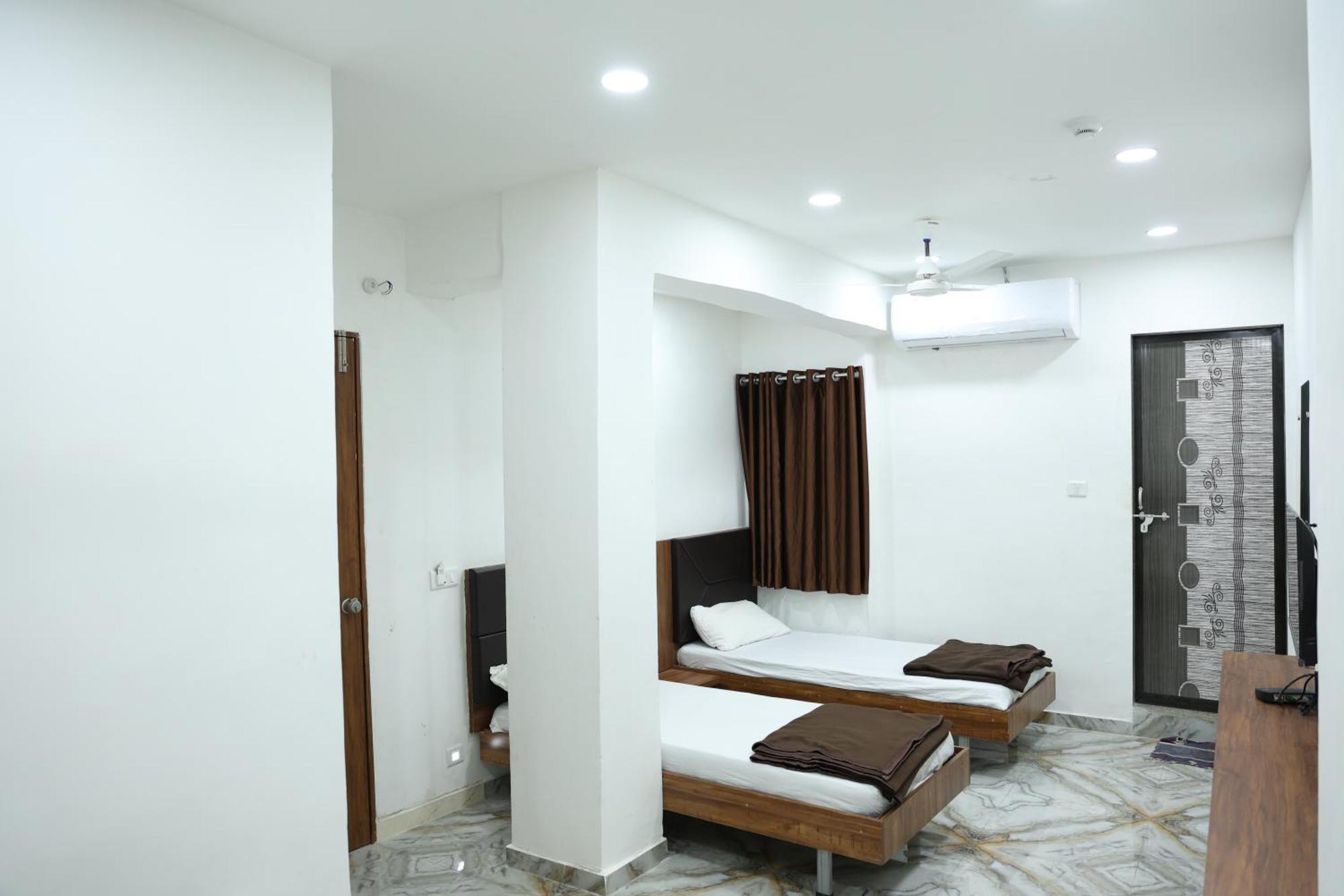 Hotel Aaram Kalupur Ahmedabad Exteriör bild