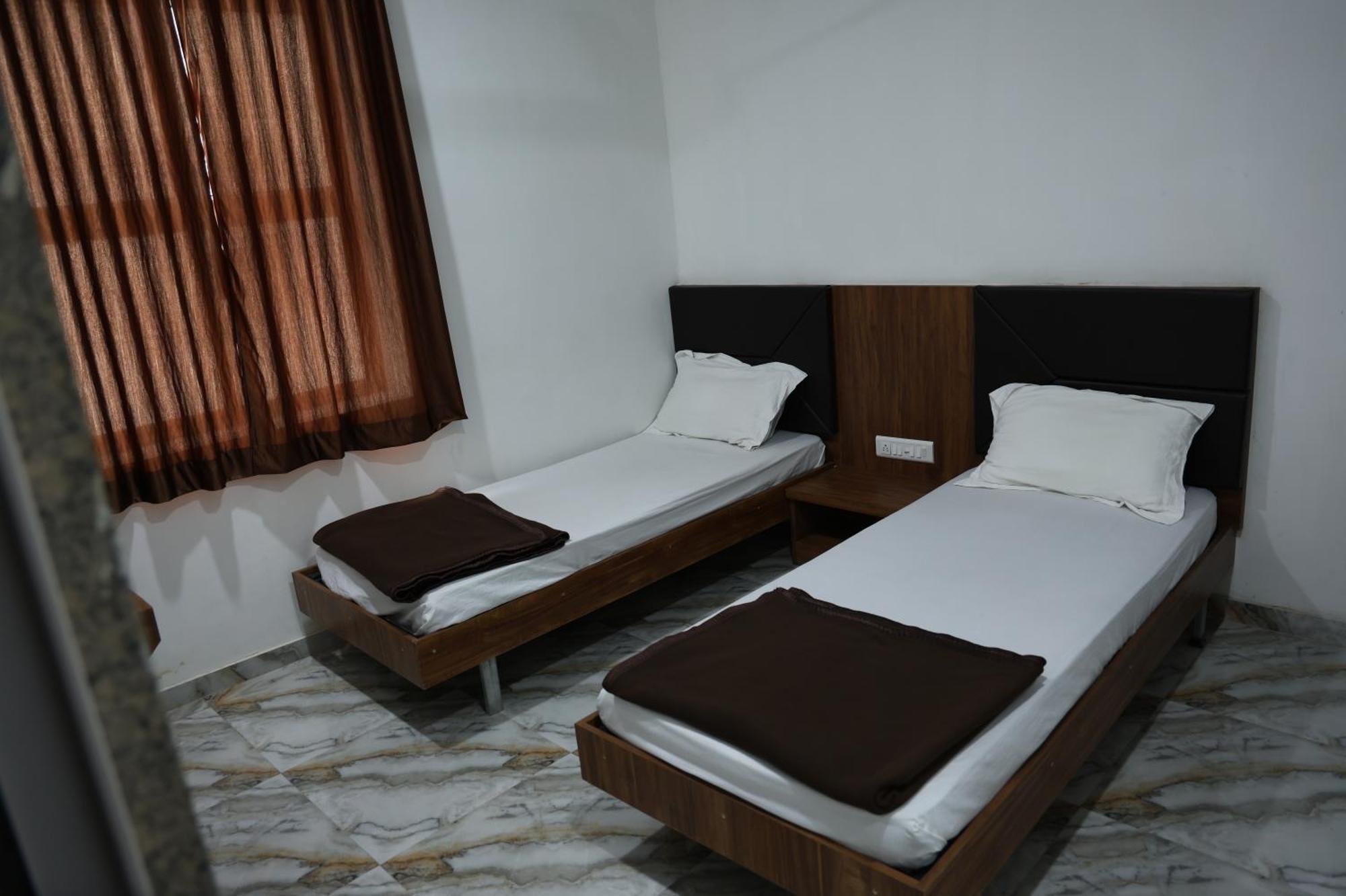 Hotel Aaram Kalupur Ahmedabad Exteriör bild