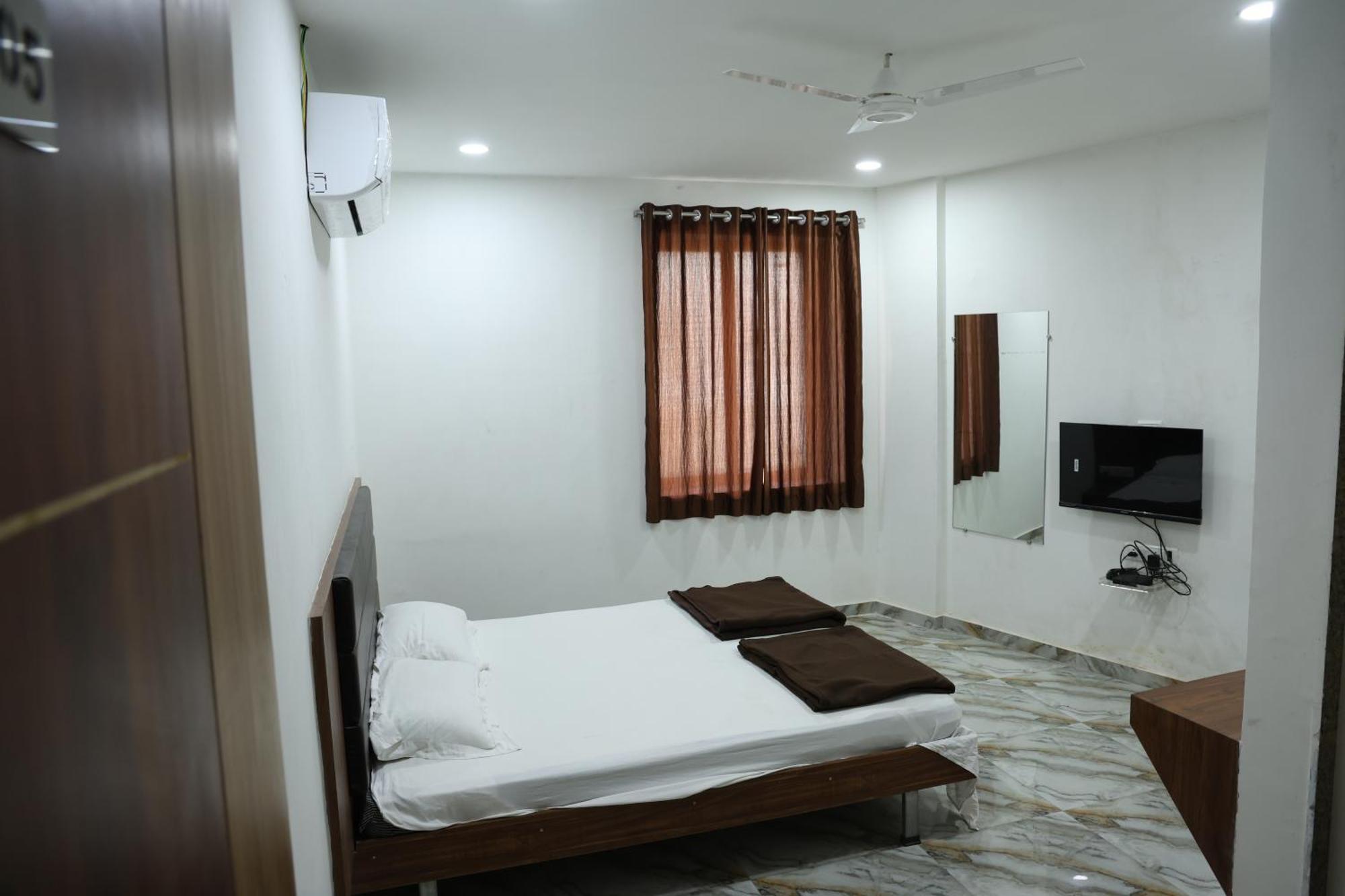 Hotel Aaram Kalupur Ahmedabad Exteriör bild