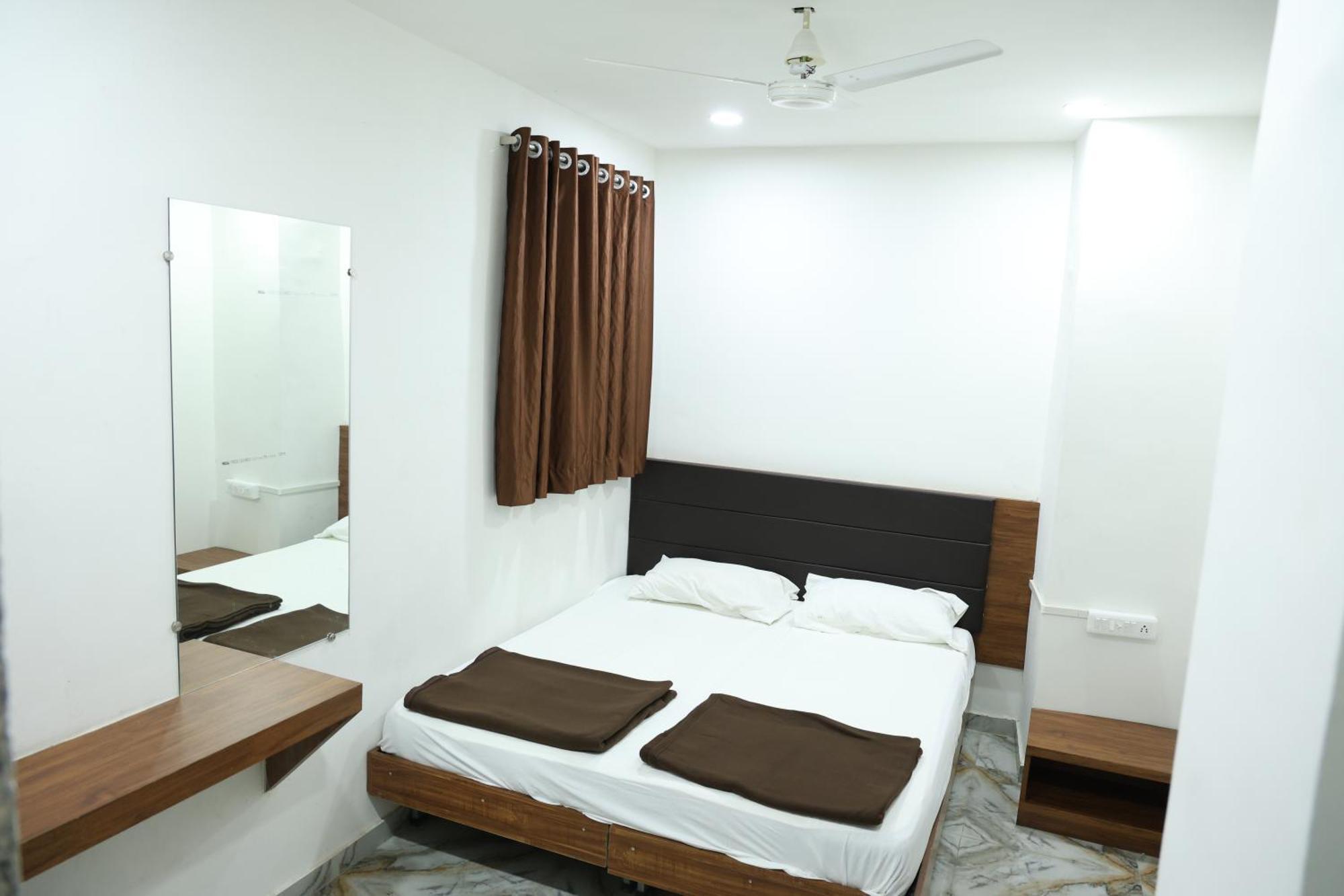 Hotel Aaram Kalupur Ahmedabad Exteriör bild